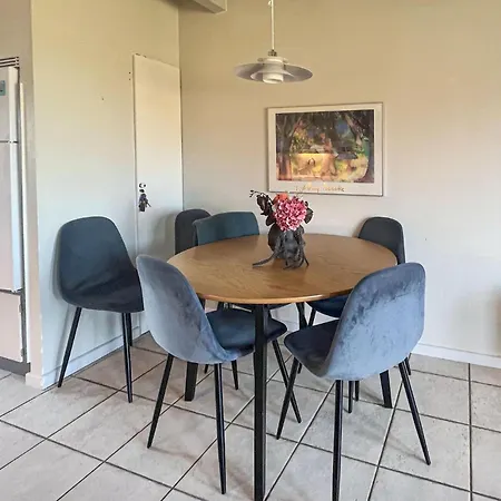 2 Bedroom Gorgeous In *